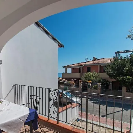 Дом отдыха Sleeps 13 Кала-Гононе