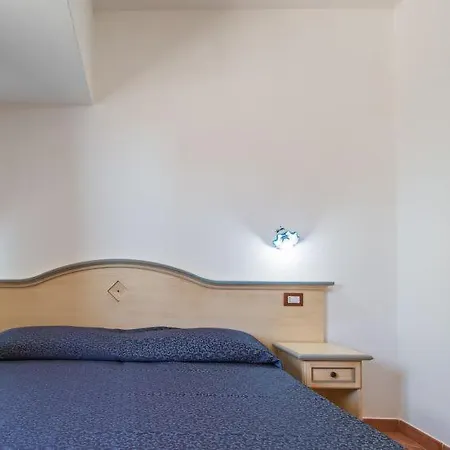 Sleeps 13 Кала-Гононе
