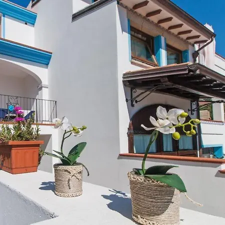 Sleeps 13 * Кала-Гононе