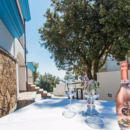 Sleeps 13 Дом отдыха Кала-Гононе