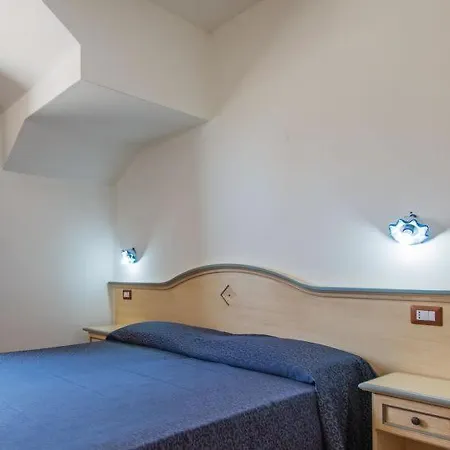 Sleeps 13 Дом отдыха Кала-Гононе