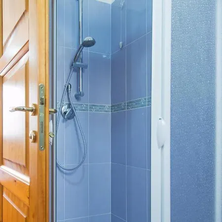 Дом отдыха Sleeps 13